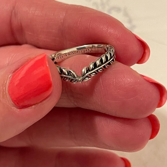 Pandora leaf ring!! - Picture 2 of 3